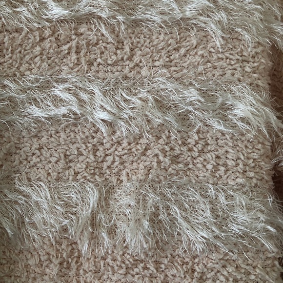 Forever21 light peachy/pink color semi-cropped sweater size small - Picture 5 of 7